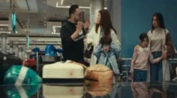 مسلسل اللون الأزرق الحلقة 3: راوية تجمع سكان العمارة لمناقشة المشكلات